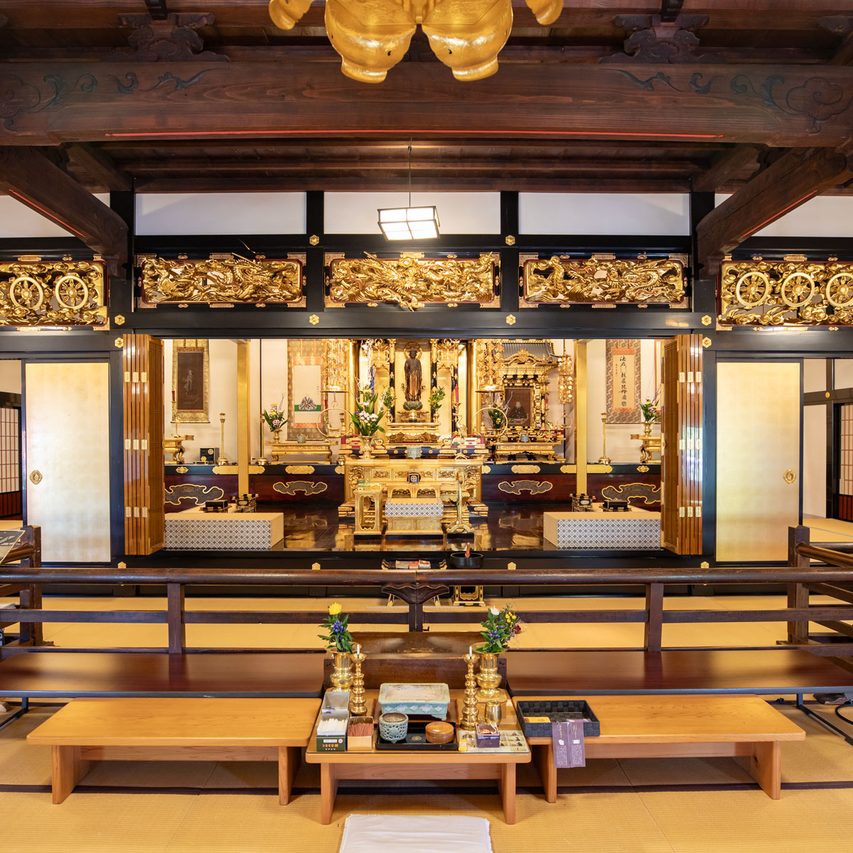 圓明寺本堂内観