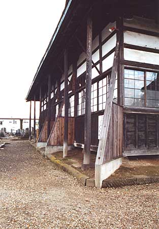 外部 控え壁・支柱